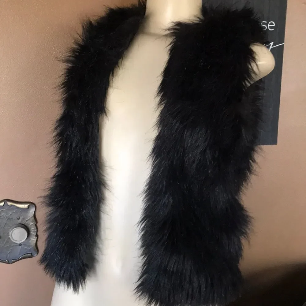 Black faux fur vest hot 🔥xxs